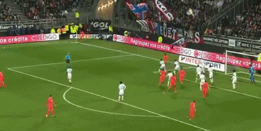 TA：曼城明夏可能签右后卫和右边锋，他们仍在关注利夫拉门托