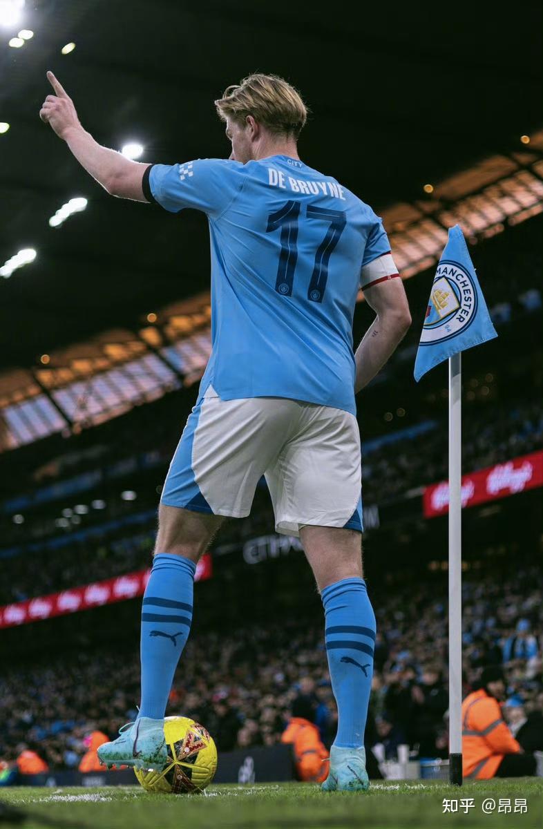 球星赛后向看台深深鞠躬