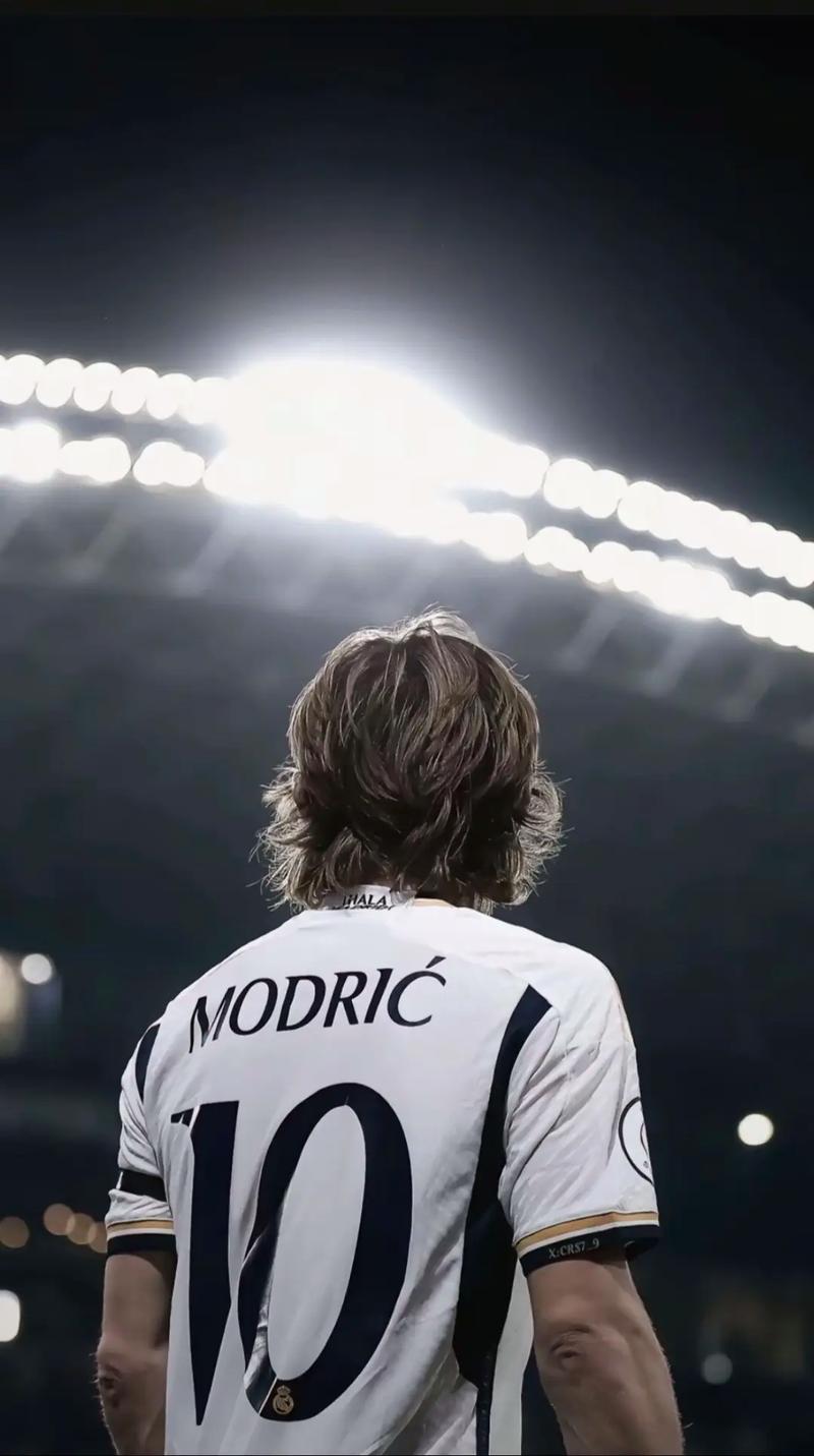 欧文快攻完成压哨上篮