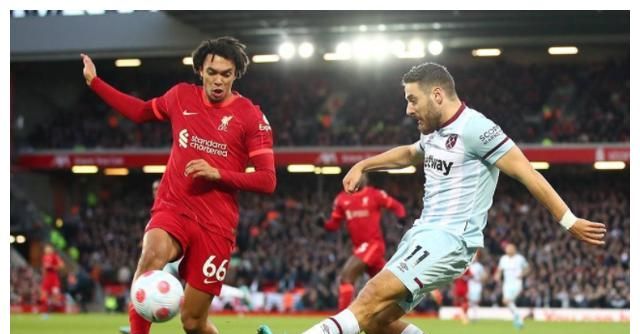 那不勒斯外线射门精准制胜