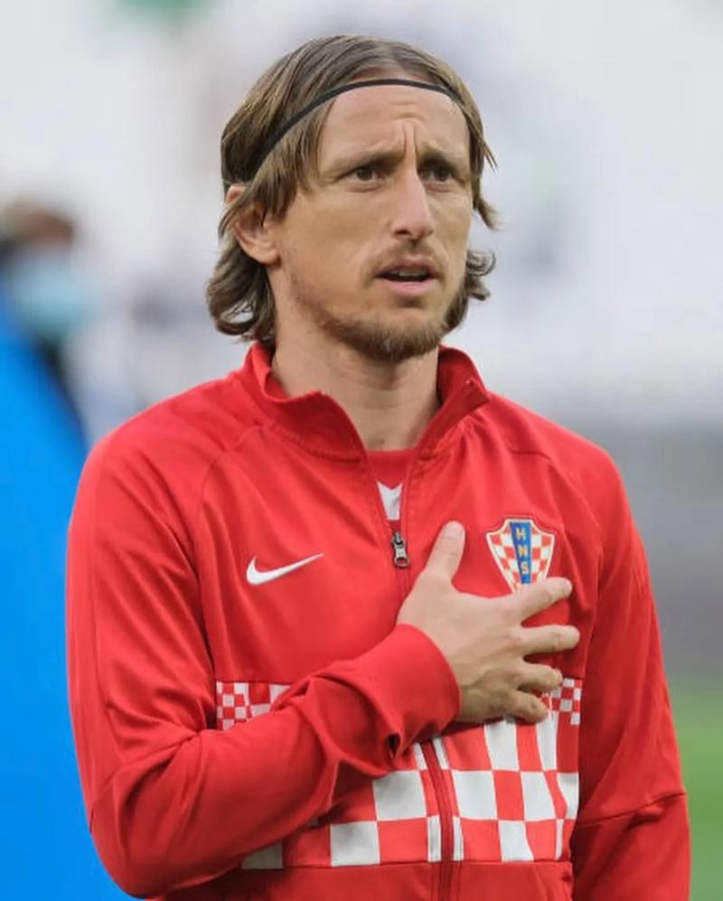 里夫斯成湖人队史第七位单场至少40+10助的球员